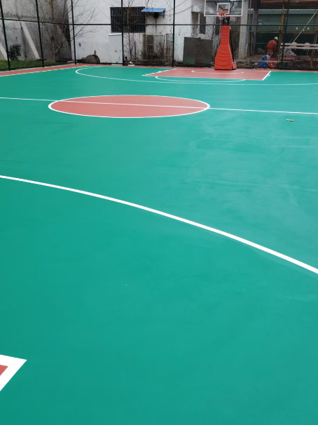 江达 球场长期使用易出现地面开裂